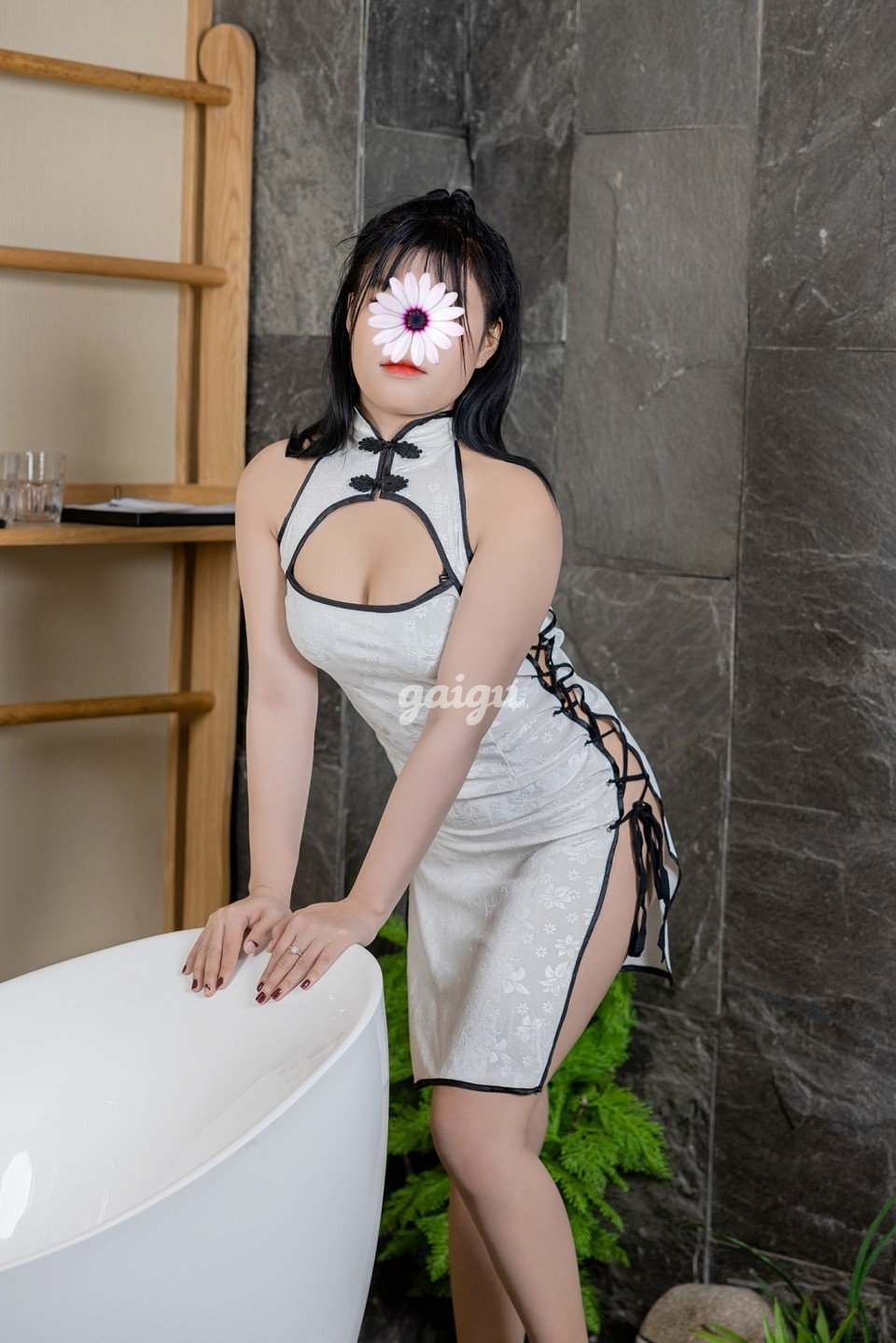 Phương Vy , lần đầu lên sóng phục vụ anh em . ngon ngỡ ngàng